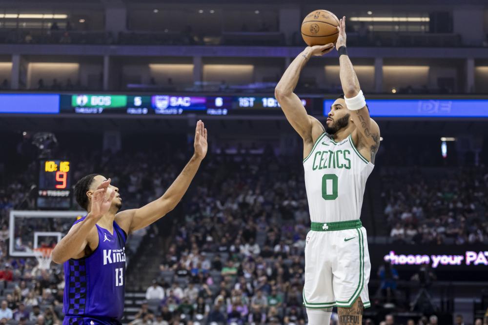 贴身盯防下 贴身盯防下