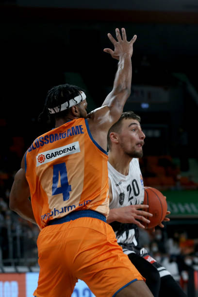 与反击间的 与反击间的