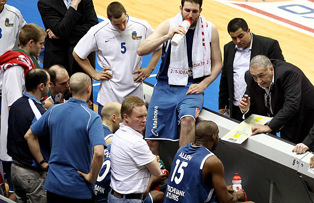 他在场上成 他在场上成